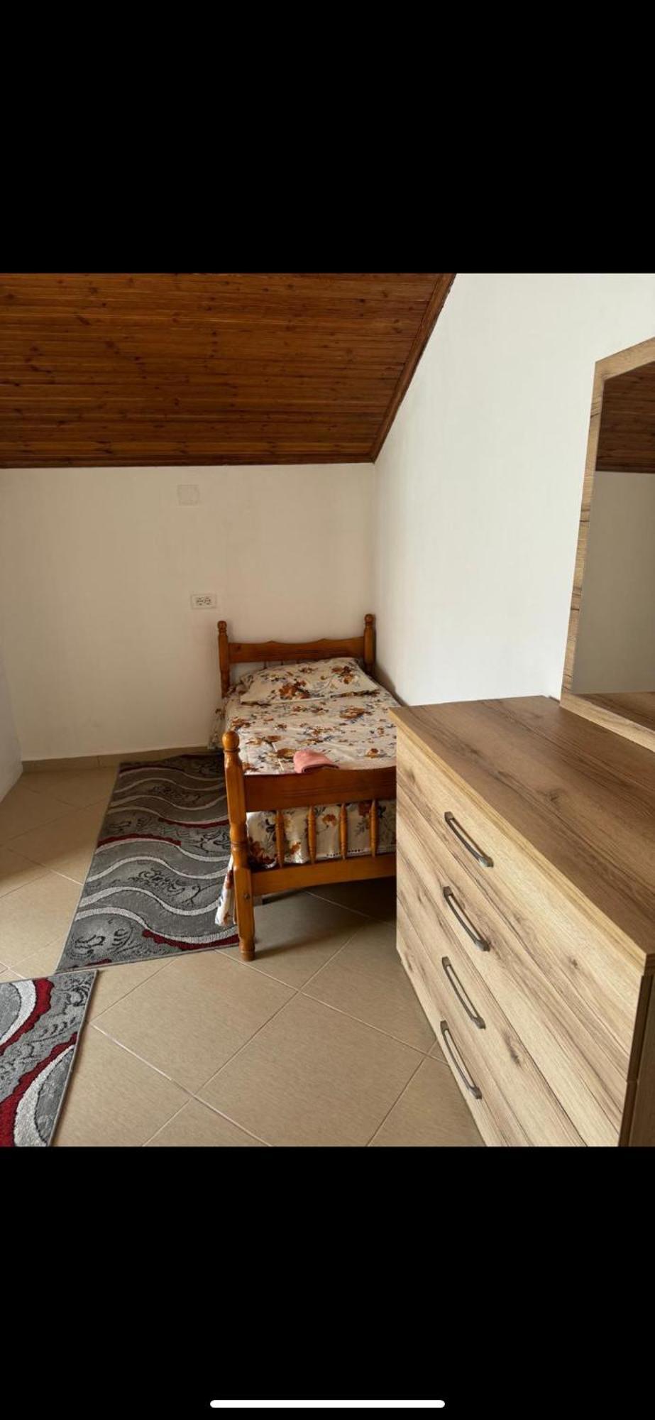 Zefi Rrenc * Shkodër